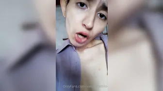 vaninacastillo fucks herself in front of the webcam