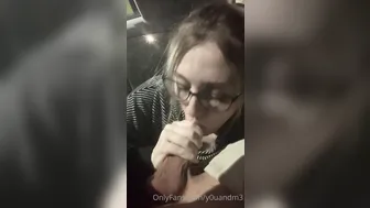 sluttyscarlett69 sexy blonde pulls pussy hand