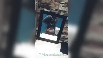 primaxxx busty chick sucks dildo