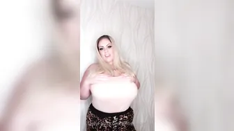 british busty milf - deliciously jerking her pussy