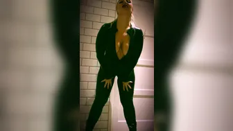 bethundressed predatory panther craves to cum in the process of jerking