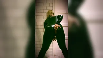 bethundressed predatory panther craves to cum in the process of jerking