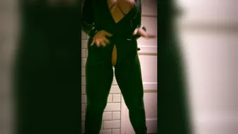 bethundressed predatory panther craves to cum in the process of jerking
