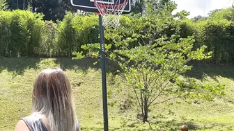 aprilvixen big breasted model will excite anyone with her bust