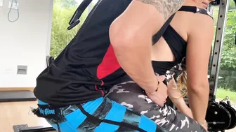 aprilvixen luxurious swell shows off her breasts