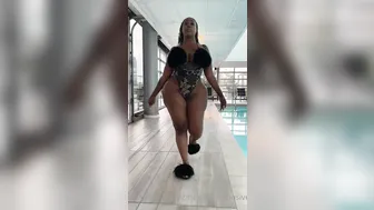 zmeenaorrxclusive Vicious blonde