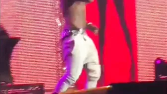 tsyasmin seductive and hot beauty pulls vagina