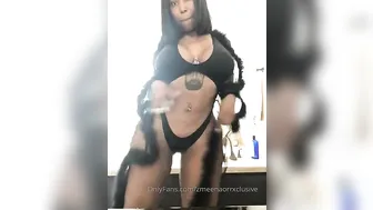 zmeenaorrxclusive dancing naked and pulling pussy