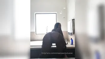zmeenaorrxclusive dancing naked and pulling pussy