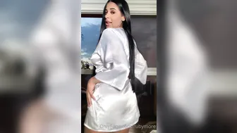 rubymore beautiful vigorously fingering pussy