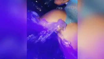 shesacenotorious teasing his gap with her middle finger