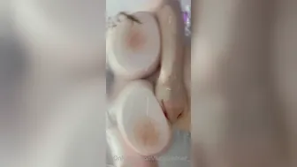 lucylaistner dark haired babe digging with sex machine