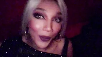 tsyasmin sultry slut fucks her pussy