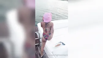 lightskinlanii cute bitch fucks pussy with phallus