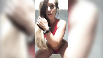 officialkmbooty hot lady passionately pulls pussy