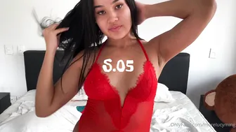 morelucyming beautiful woman jerks off pussy