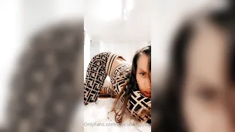 officialkmbooty gorgeous mare jerks off pussy
