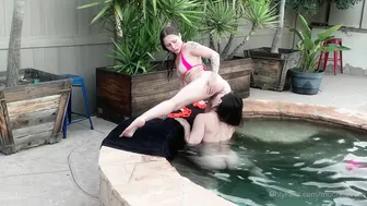 moorelovexo pissing a little leaning on the back of the chair