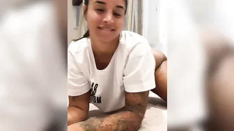 priya y Black-haired curva