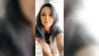 lil noble lady praises boobs