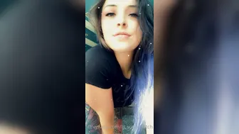 lil adorable  cam girl  pulls clit