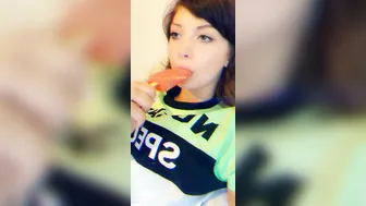 leahwintersxoxo black haired bitch shows her boobs