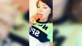 leahwintersxoxo black haired bitch shows her boobs