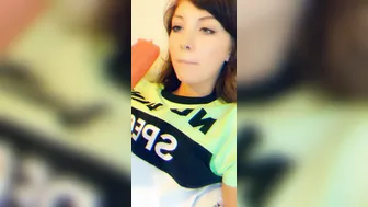 leahwintersxoxo black haired bitch shows her boobs