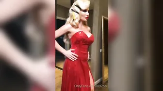 o92oo sexy slut caresses sex lips