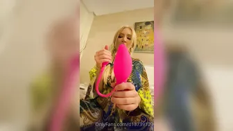 o92oo shy mare gently jerks her pussy