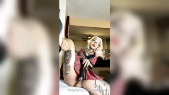 officialtatted421 chick chats in fries