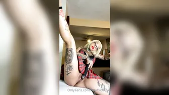 officialtatted421 chick chats in fries