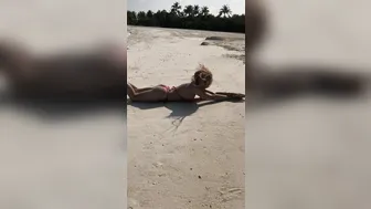 o92oo wonderful chick rides a sex car
