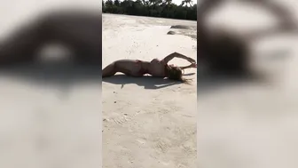 o92oo wonderful chick rides a sex car