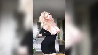 o92oo cute chick posing in lingerie