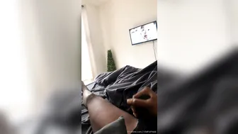 niiathefreak wonderful woman gently pulls pussy