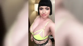 mistressvixenn spicy slut caresses nipples