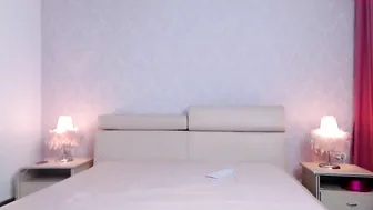 karrin beauty sensually satisfies her pussy