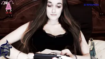 ps4pro Loud female squeals from a great handjob