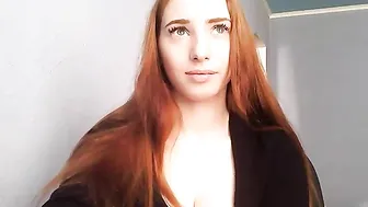 xxxxxrrr Red-haired babe caresses pussy