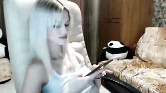 qeensgambit Bitch with huge booty caresses hairy cunt