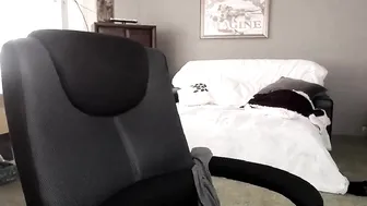 itshannahanderson Busty lady masturbates shaved pussy