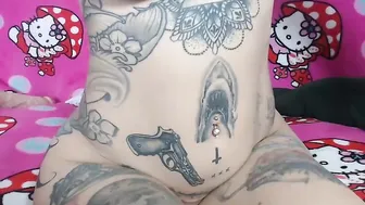 xcaramelitosex Defiant pussy fucks herself with a phallus