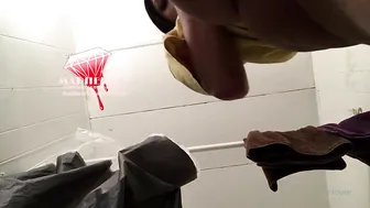 marilovee a young queen fucks both holes