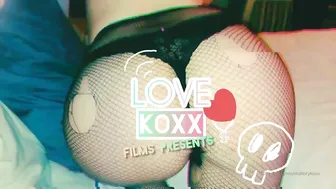 mallorykoxx adorable chick pulls the vagina with fingers