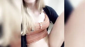 kaylynnkay naughty babe caresses vaginal hole