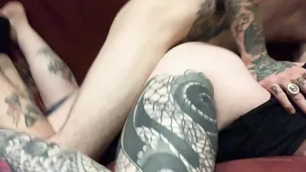 mamaplugs put two fingers into her anus