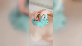 emilyhill cute young lady fucked her cunt with a phallus