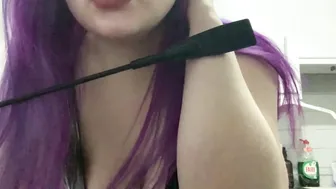 empresselliee modest babe tickles clit