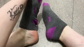 empresselliee shy slut with a nice ass fucks pussy